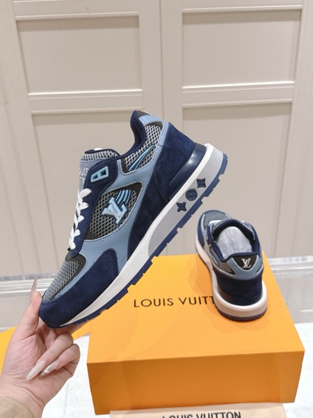 Men's Louis Vuitton Run Way Sneakers-811